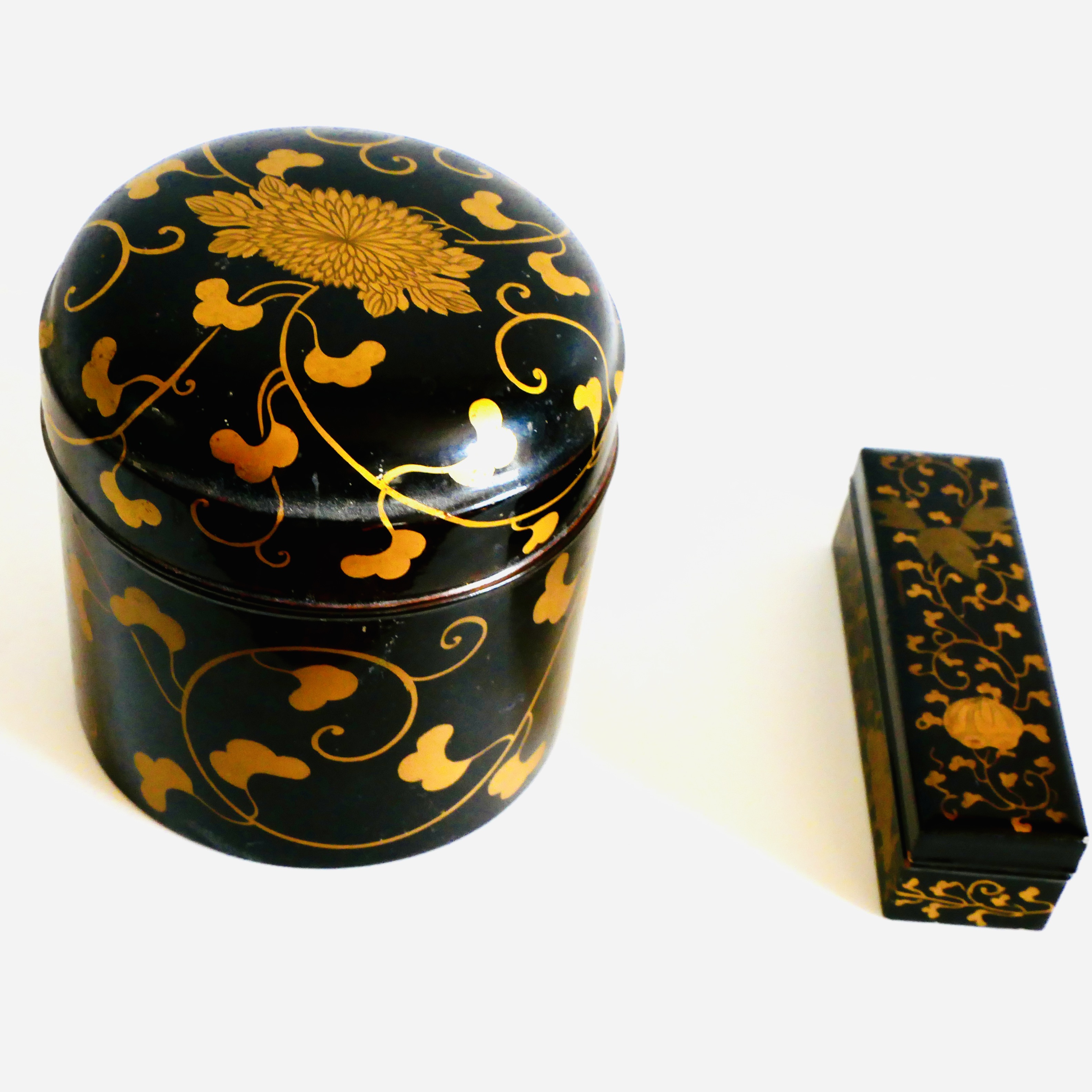 Set of Two Small Black Lacquer Boxes with Floral and Plant Motifs in Maki-e, Japan, Kyoto, Meiji period - 2