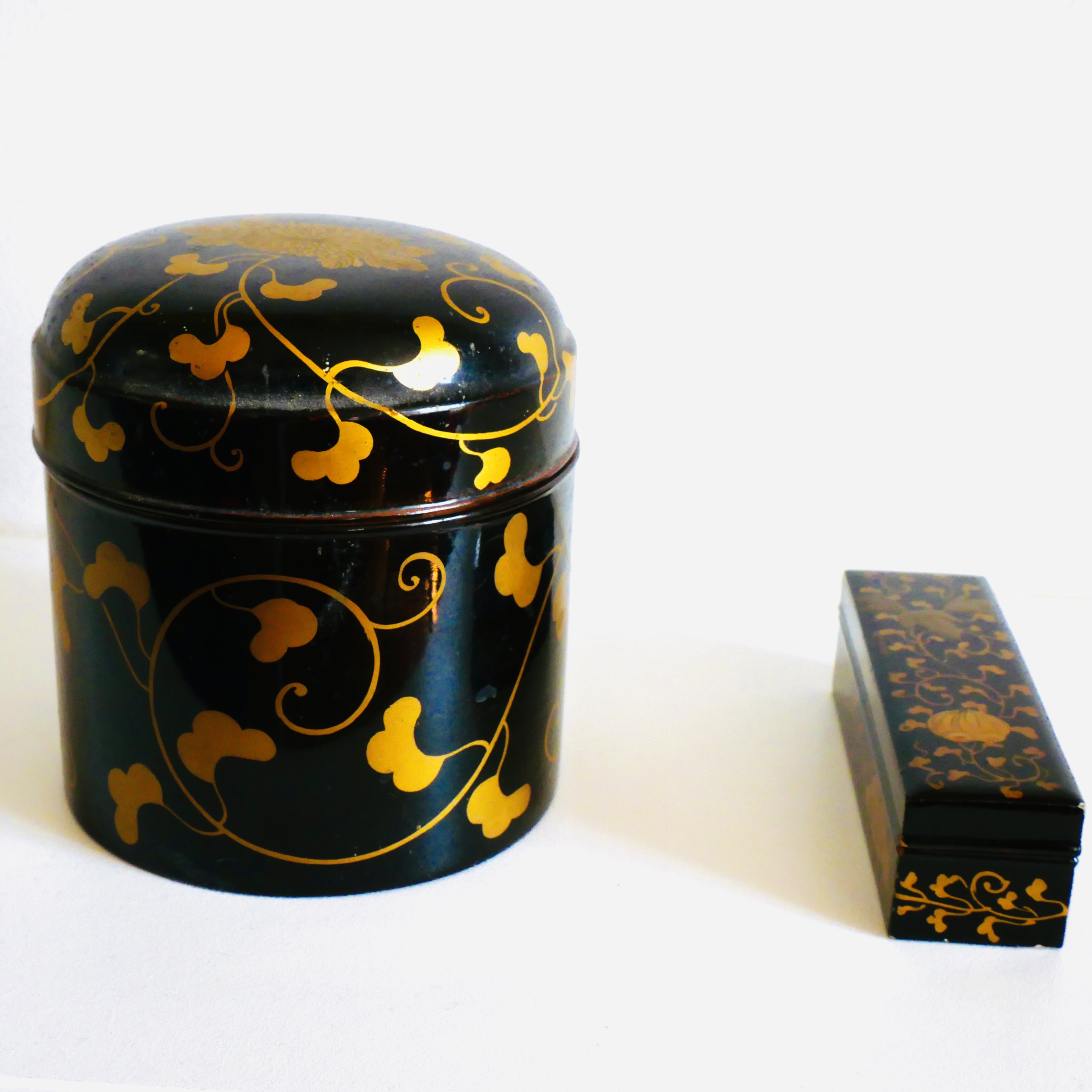 Set of Two Small Black Lacquer Boxes with Floral and Plant Motifs in Maki-e, Japan, Kyoto, Meiji period - 3