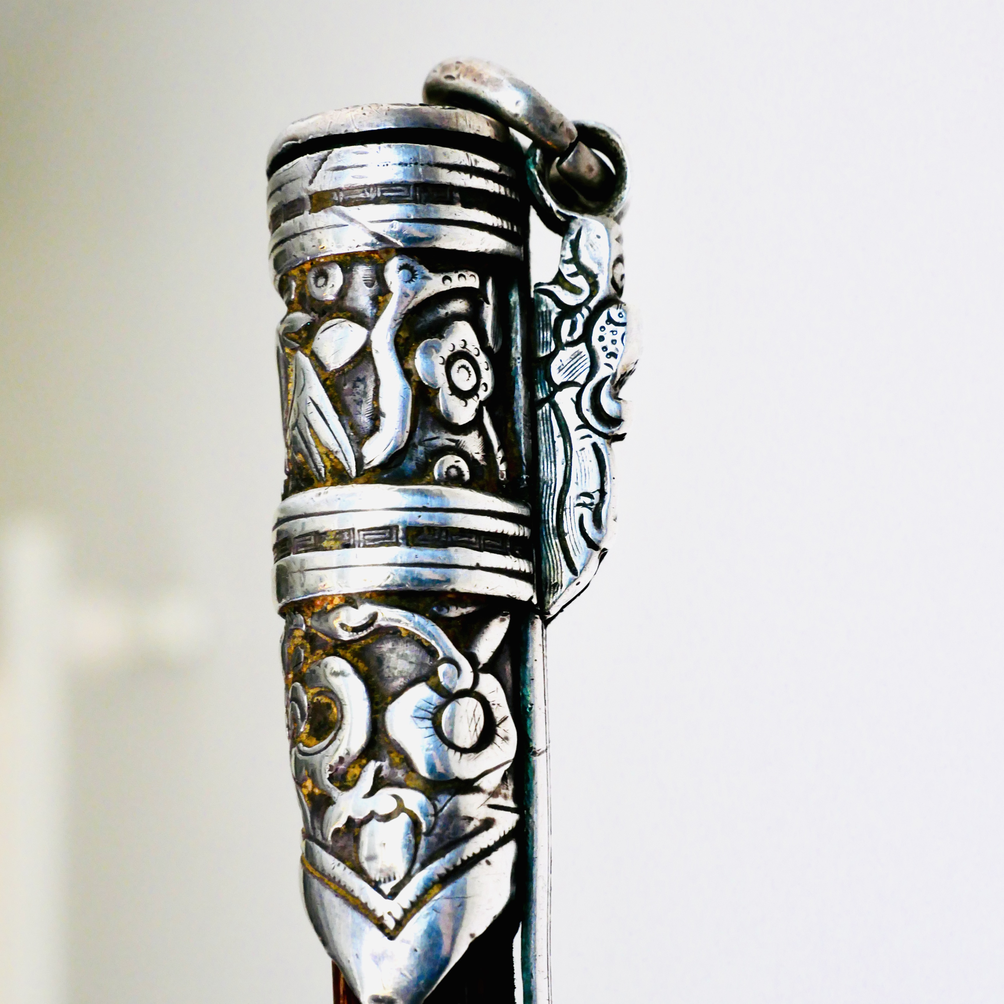 Prestige Khet Khutga-type Knife with Auspicious Motifs, Silver and Wood, Mongolia / China, late 19th - early 20th century - 5