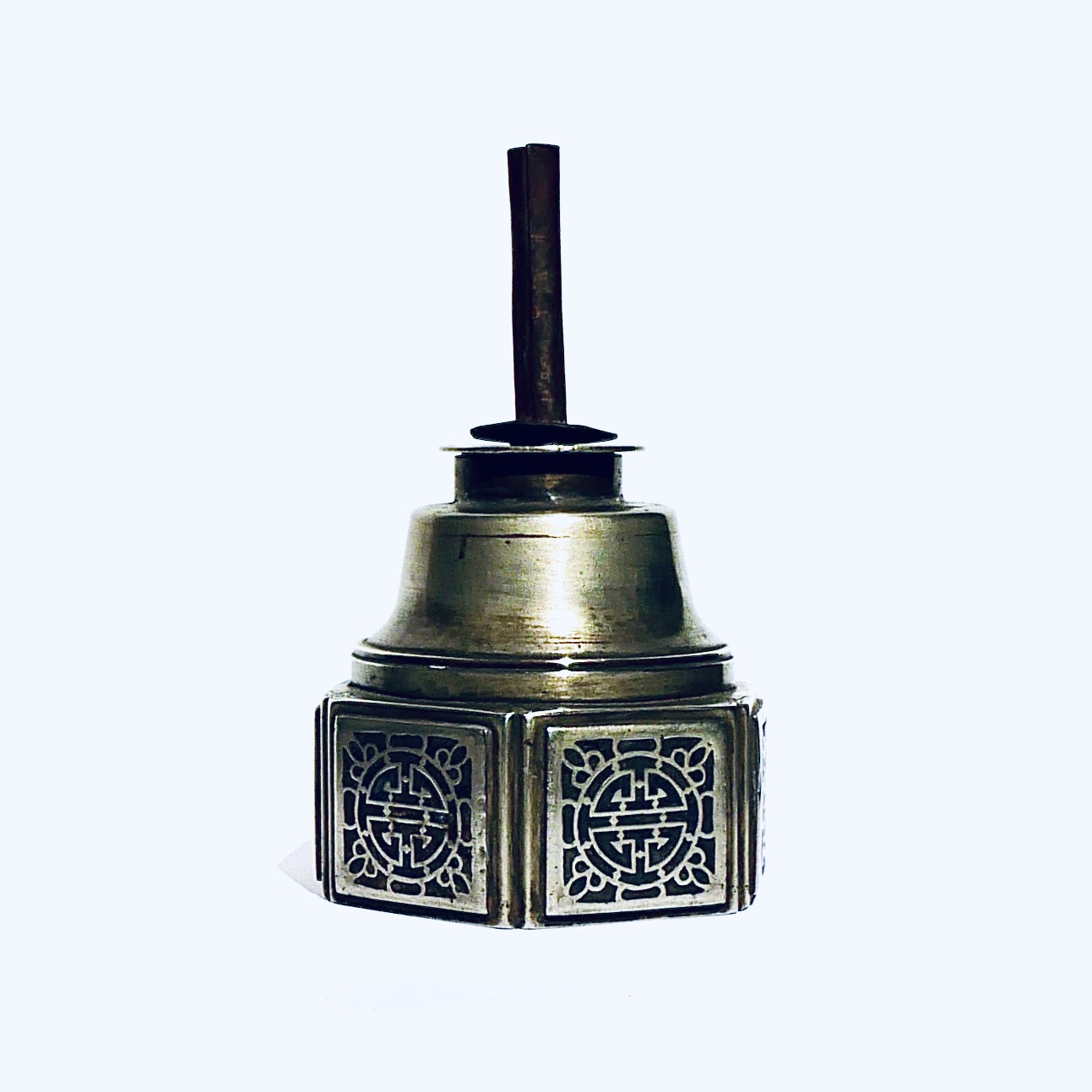 Lampe à Opium en Paktong et Email, Motifs Shou et Chauves-Souris, Chine, Fin 19e (Dynastie Qing) - 2