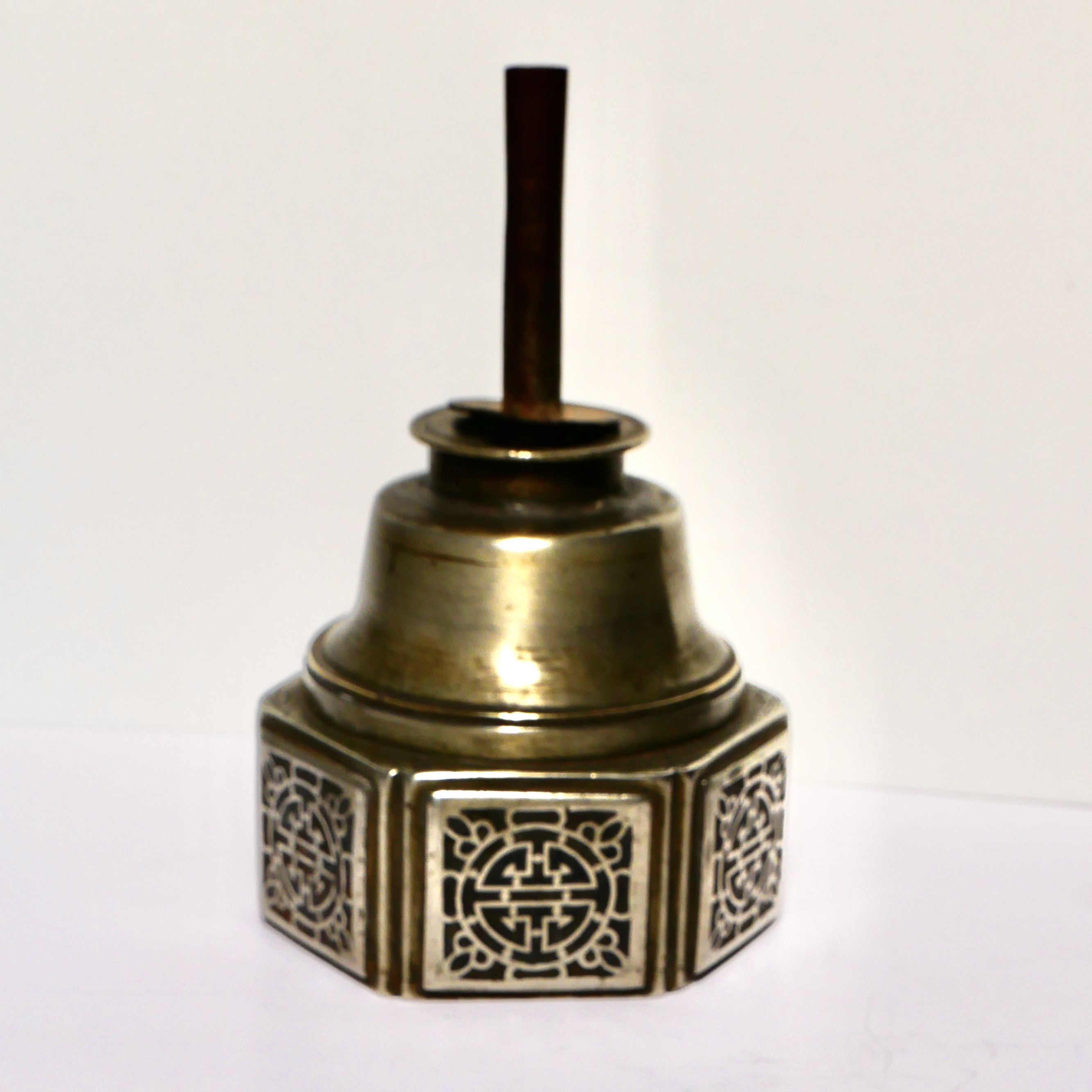 Lampe à Opium en Paktong et Email, Motifs Shou et Chauves-Souris, Chine, Fin 19e (Dynastie Qing) - 3